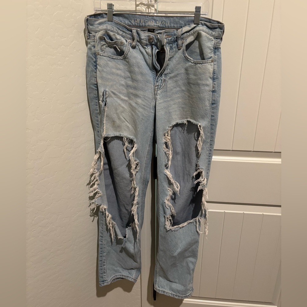 Extra tattered American eagle 90s straight jeans